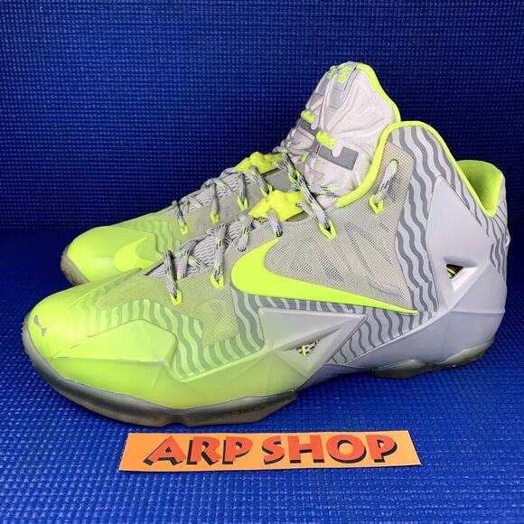 ? NIKE LEBRON 11 COLLECTION Men`s Size 11.5 Grey Basketball Shoes 683252-074 main image 5